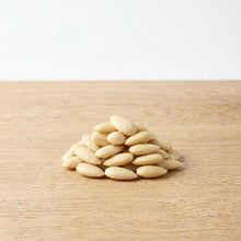 Carica l'immagine nel visualizzatore di Gallery, Farina di Mandorle pelate - 200 gr
